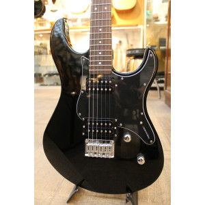 USED Yamaha Pacifica 120H BL black